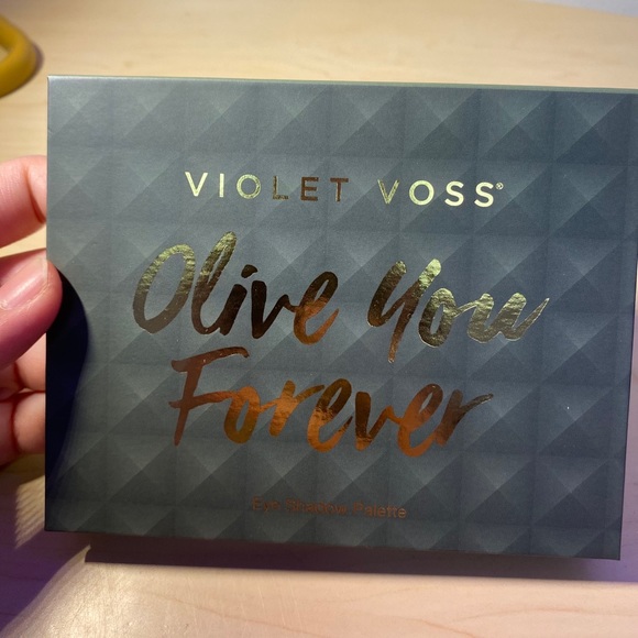 Violet Voss- Olive You Forever Eyeshadow Palette - Picture 1 of 2